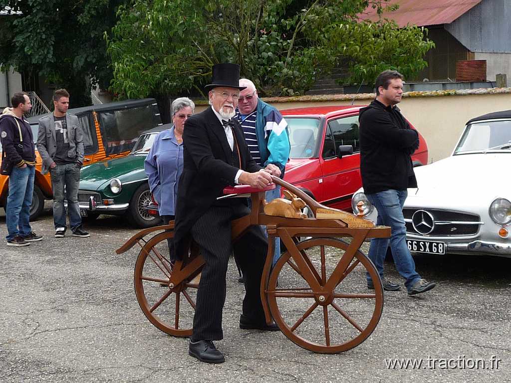 2013_Rustenhart (72).JPG - 06/10/2013 - 68740 RUSTENHART 33ème Randonnée Internationale des Vendanges - Promenade en draisienne